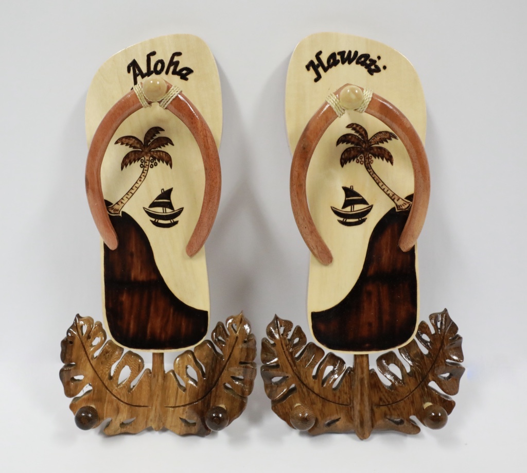 Wood pair slipper with wook hook palm canoe